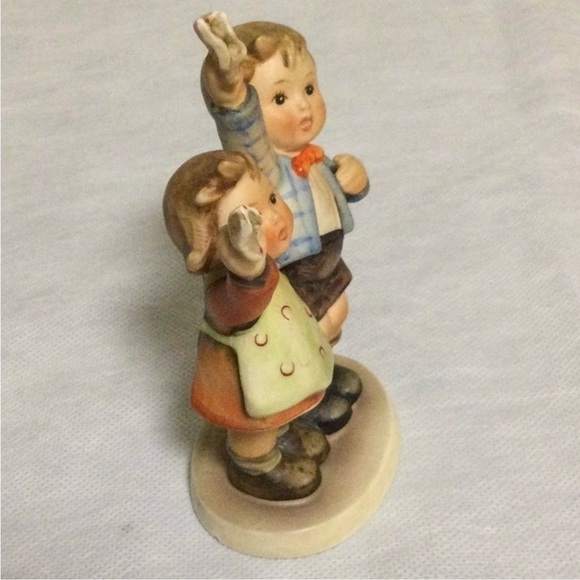 Goebel Hummel Figurine’s Waving Good Bye - Picture 4 of 9